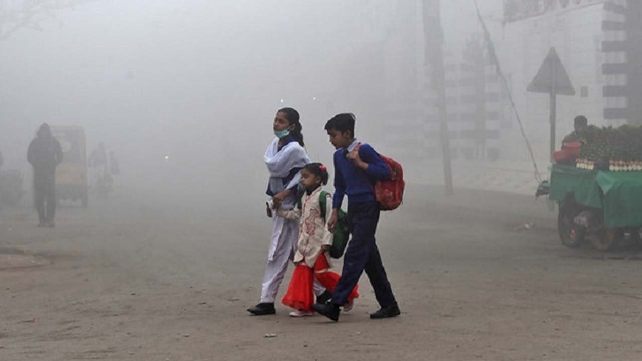 Lahore Schools Closed for One Week as Punjab Urges Action on Smog Crisis