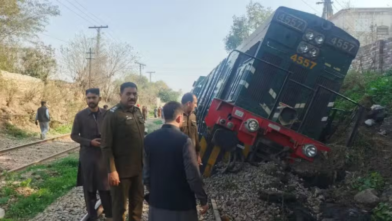 Green Line Express Derails Near Rawalpindi Railway Station, No Injuries Reported