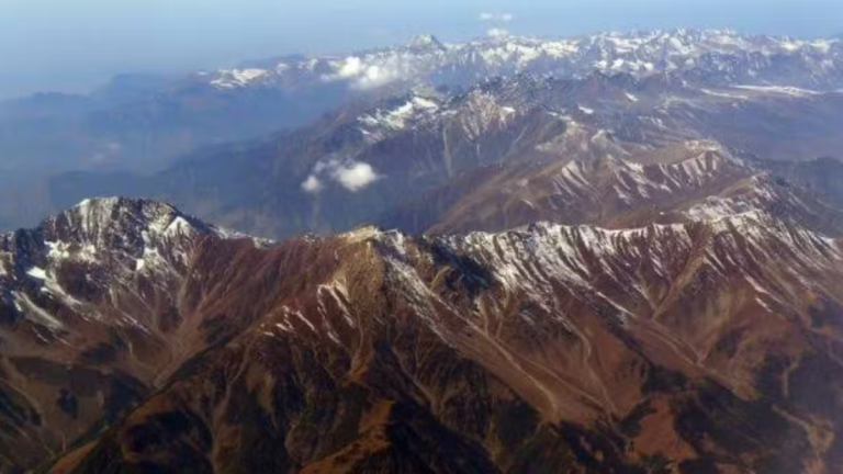 Pakistani Expedition Reopens Historic Hindu Kush Pass After 27 Years, Marks First Female Summit