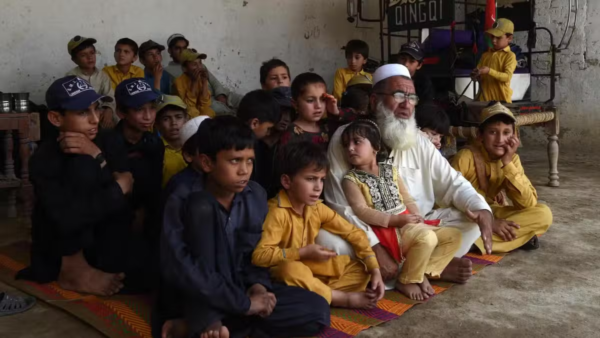 Govt Targets 50% Cut in Pakistan’s Population Growth by 2035